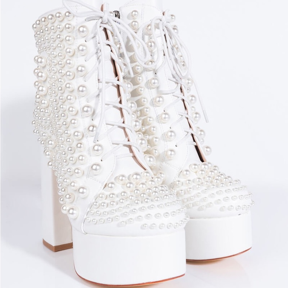 AZALEA WANG LITS THE PEARLS FOR ME CHUNKY BOOTIE IN WHITE